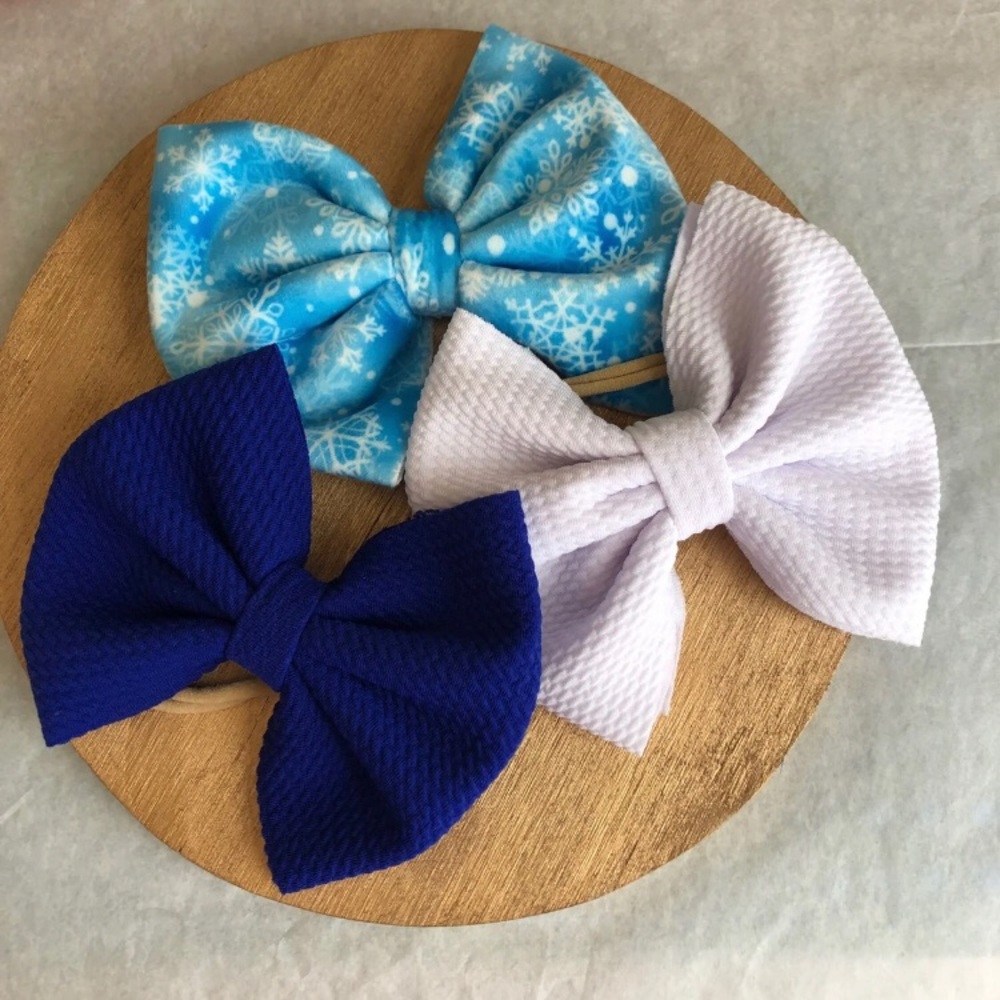 White and blue snowflakes ❄️ bows